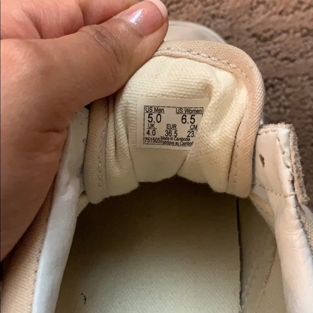 Vans - Picture 3 of 3